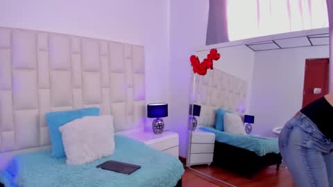 Snapshot of ariana_rouse_ chatting on February 22, 6:08 pm ariana online show from February 22, 6:08 pm