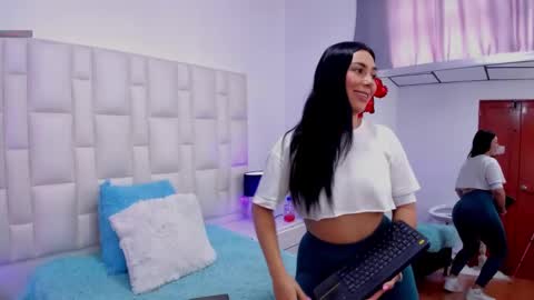Snapshot of ariana_rouse_ chatting on March 4, 4:20 pm ariana online show from March 4, 4:20 pm