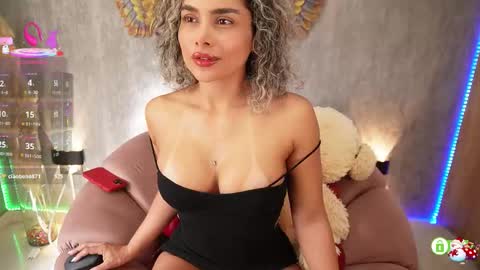 cristina online show from November 20, 1:55 pm