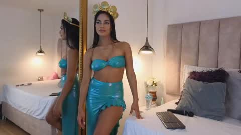 Snapshot of arianaa_miller_ chatting on October 22, 8:41 pm Ariana  online show from October 22, 8:41 pm