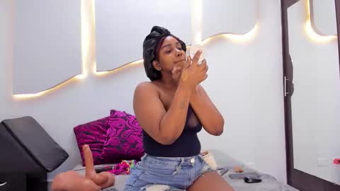 Snapshot of arianaablack chatting on March 12, 12:22 pm Ariana online show from March 12, 12:22 pm