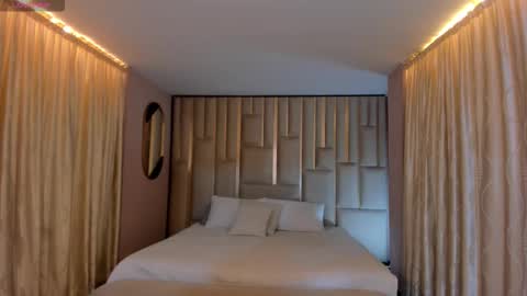 Ariana Dumont online show from January 15, 11:15 am