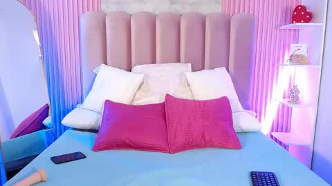 Snapshot of arianarougee chatting on April 22, 2:29 pm ArianaRougee online show from April 22, 2:29 pm