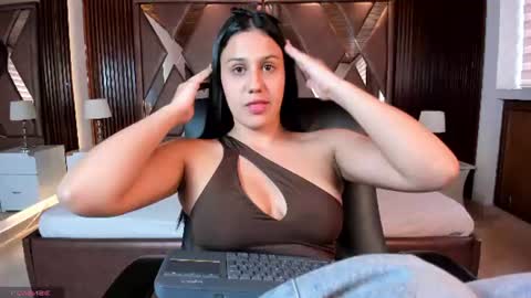 arianarouse  online show from July 1, 7:13 pm