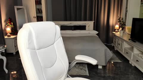 Ana online show from December 29, 1:17 pm