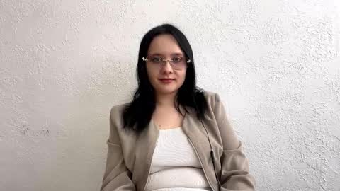 Snapshot of arianeruuska chatting on March 13, 8:10 am Kira online show from March 13, 8:10 am