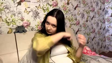 Snapshot of arianeruuska chatting on March 20, 10:20 am Kira online show from March 20, 10:20 am