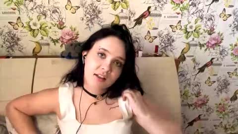 Snapshot of arianeruuska chatting on March 21, 8:19 am Kira online show from March 21, 8:19 am