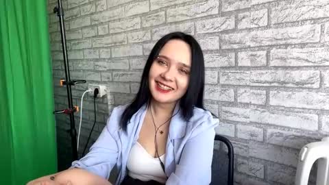 Snapshot of arianeruuska chatting on March 26, 7:03 am Kira online show from March 26, 7:03 am