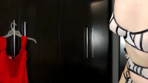 Snapshot of arianna_moonx chatting on February 20, 8:53 pm arianna_moonx online show from February 20, 8:53 pm