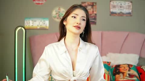 Snapshot of arianna_moonx chatting on May 16, 7:45 pm arianna_moonx online show from May 16, 7:45 pm
