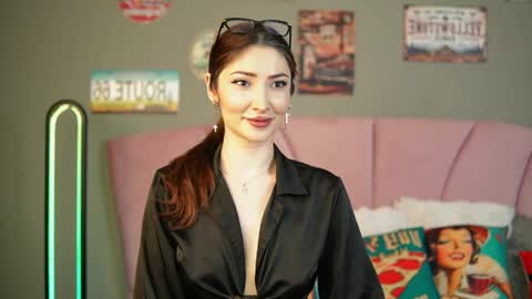 Snapshot of arianna_moonx chatting on May 19, 1:56 am arianna_moonx online show from May 19, 1:56 am