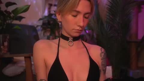 Snapshot of arianna_richi chatting on February 13, 12:12 pm Olivka online show from February 13, 12:12 pm