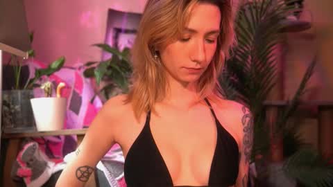 Snapshot of arianna_richi chatting on March 6, 6:21 am Olivka online show from March 6, 6:21 am