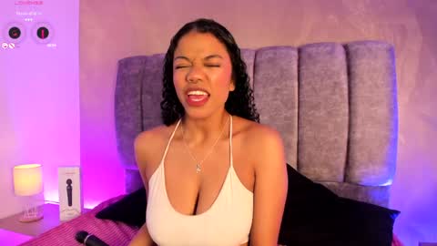Snapshot of arianna_roxe_ chatting on June 6, 5:45 am arianna_roxe_ online show from June 6, 5:45 am