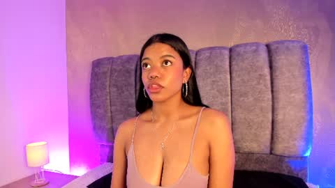 Snapshot of arianna_roxe_ chatting on June 16, 9:23 am arianna_roxe_ online show from June 16, 9:23 am