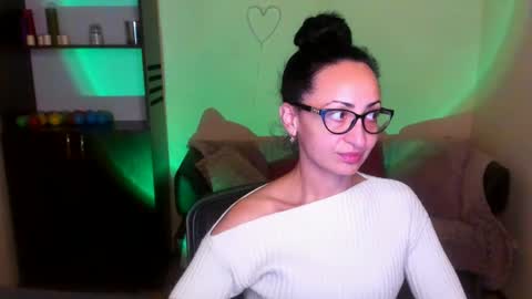 Snapshot of arianna_tifany chatting on December 7, 12:13 pm Arianna online show from December 7, 12:13 pm