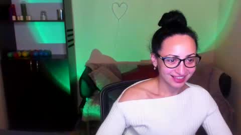 Snapshot of arianna_tifany chatting on December 7, 3:19 pm Arianna online show from December 7, 3:19 pm