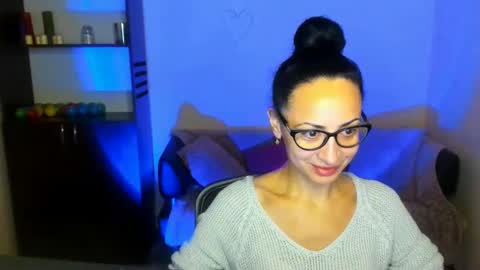 Snapshot of arianna_tifany chatting on December 9, 6:34 am Arianna online show from December 9, 6:34 am