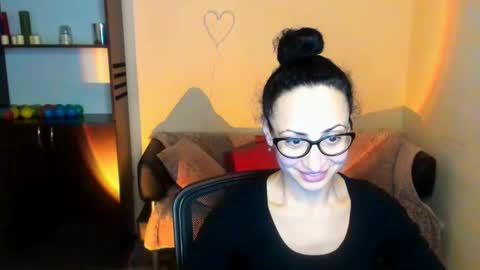 Snapshot of arianna_tifany chatting on December 10, 12:27 pm Arianna online show from December 10, 12:27 pm