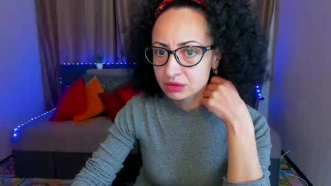 Snapshot of arianna_tifany chatting on December 18, 6:21 am Arianna online show from December 18, 6:21 am