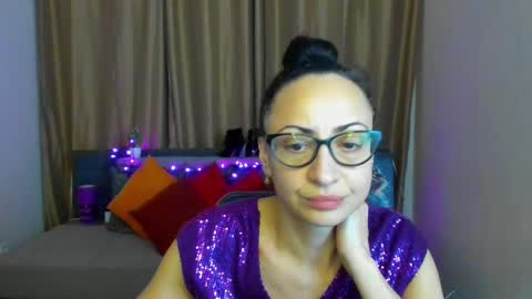 Snapshot of arianna_tifany chatting on December 29, 2:27 am Arianna online show from December 29, 2:27 am