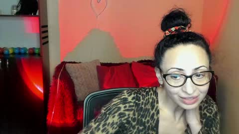Snapshot of arianna_tifany chatting on January 16, 3:35 pm Arianna online show from January 16, 3:35 pm