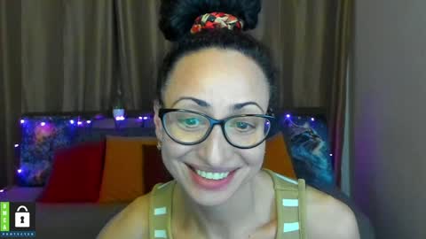 Snapshot of arianna_tifany chatting on January 19, 3:32 pm Arianna online show from January 19, 3:32 pm