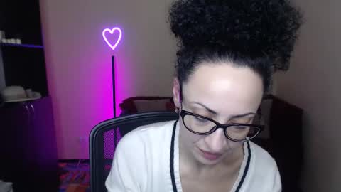 Snapshot of arianna_tifany chatting on January 28, 7:00 pm Arianna online show from January 28, 7:00 pm