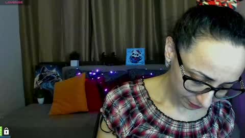 Snapshot of arianna_tifany chatting on February 6, 3:31 pm Arianna online show from February 6, 3:31 pm