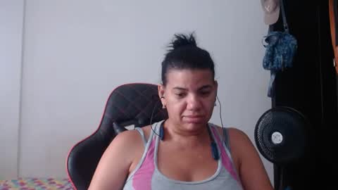 ariannaloovel online show from July 18, 4:33 pm