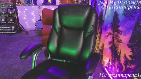 Arianna Pea online show from April 12, 1:10 am