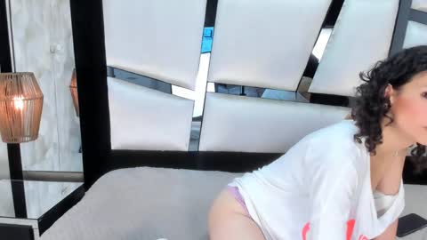 ariannarussell1 online show from February 18, 1:33 pm