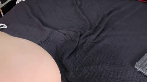 ariannarussell1 online show from March 3, 4:46 pm