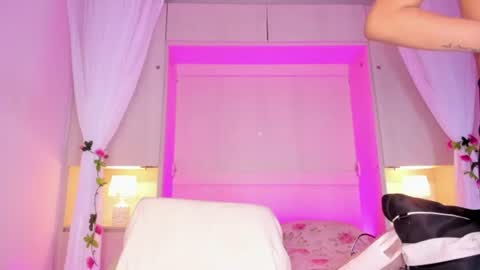 Snapshot of ariannavega_ chatting on July 23, 12:14 pm ariannavega_ online show from July 23, 12:14 pm