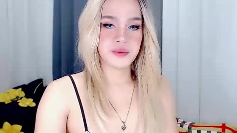 ARIANNE CUMS  online show from March 1, 8:23 am