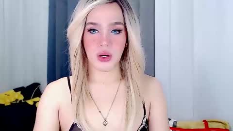 ARIANNE CUMS  online show from March 2, 8:27 am