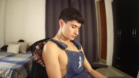 Snapshot of ariaskeylor04 chatting on March 18, 6:49 am Keylor online show from March 18, 6:49 am