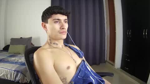 Snapshot of ariaskeylor04 chatting on March 20, 8:30 am Keylor online show from March 20, 8:30 am