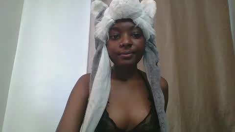 Snapshot of ariax_a chatting on April 25, 5:21 am Tight pussy online show from April 25, 5:21 am