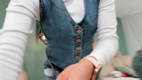 Snapshot of ariel_jonnes chatting on December 24, 1:17 pm Ariel online show from December 24, 1:17 pm