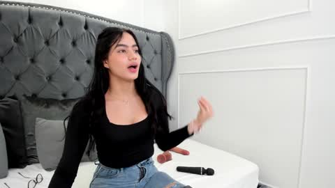 Snapshot of ariel_jonnes chatting on January 7, 4:37 pm Ariel online show from January 7, 4:37 pm