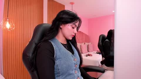 Snapshot of ariel_jonnes chatting on January 21, 5:09 pm Ariel online show from January 21, 5:09 pm