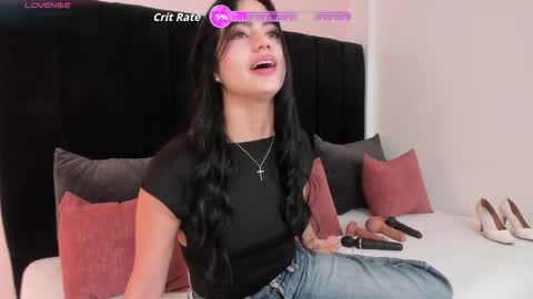 Snapshot of ariel_jonnes chatting on December 20, 9:00 pm Ariel online show from December 20, 9:00 pm