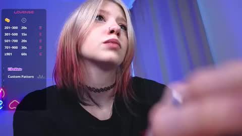 Snapshot of arielabradberry chatting on March 11, 11:05 am Ariel online show from March 11, 11:05 am