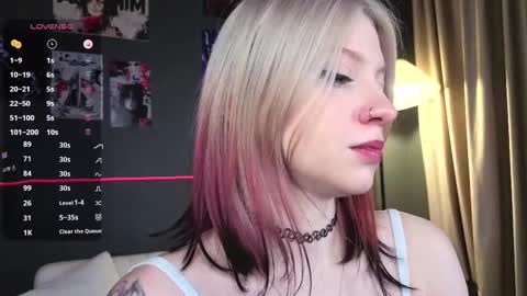 Snapshot of arielabradberry chatting on March 16, 10:52 am Ariel online show from March 16, 10:52 am