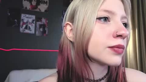 Snapshot of arielabradberry chatting on March 22, 3:37 pm Ariel online show from March 22, 3:37 pm