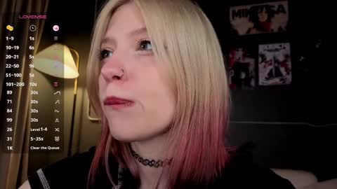 Snapshot of arielabradberry chatting on March 31, 2:28 pm Ariel online show from March 31, 2:28 pm