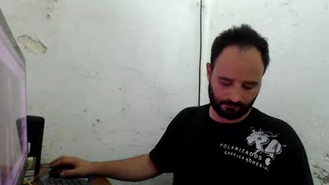 Snapshot of arield85 chatting on December 11, 9:34 pm Ariel online show from December 11, 9:34 pm