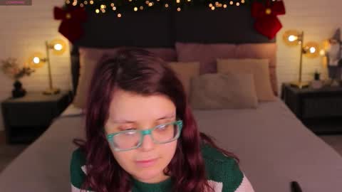 Snapshot of ariell_mini chatting on December 18, 7:14 am Ariell Mini online show from December 18, 7:14 am